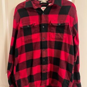 Levi’s 98% cotton 2% elastane - Red and Black Plaid Flannel Shirt